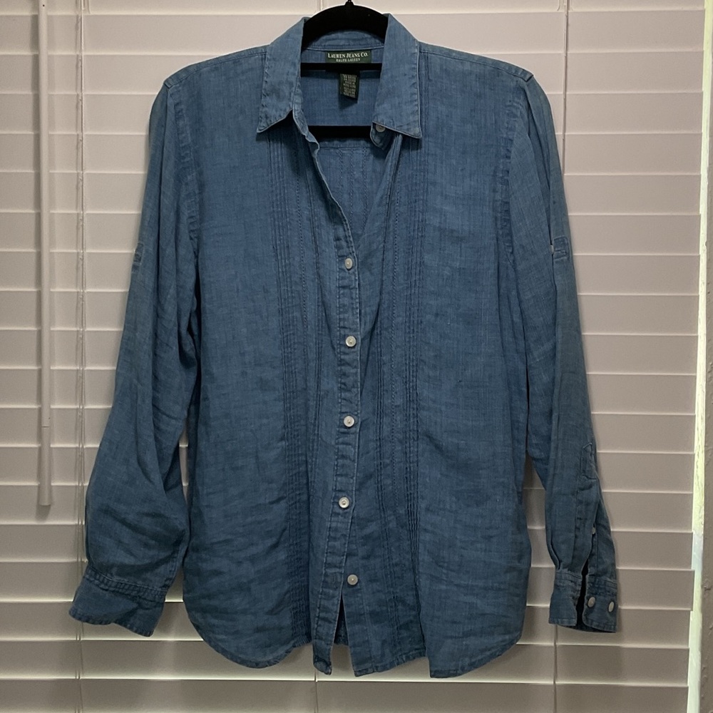 100% Linen Lauren Jean Co. women’s Blue long sleeve Shirt with pintuck detailing